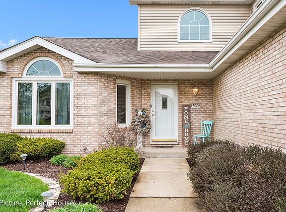 3rd image of 13906 W Cantigny Ln