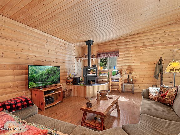 3rd image of 25431 N Lantern Hill Rd