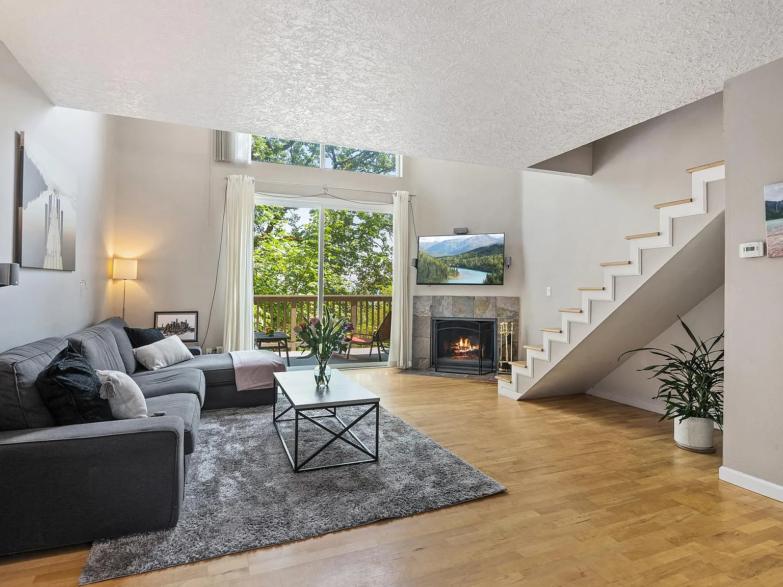 2 bed, 1.5 bath, 870 sqft, $2,400 — Photo 3