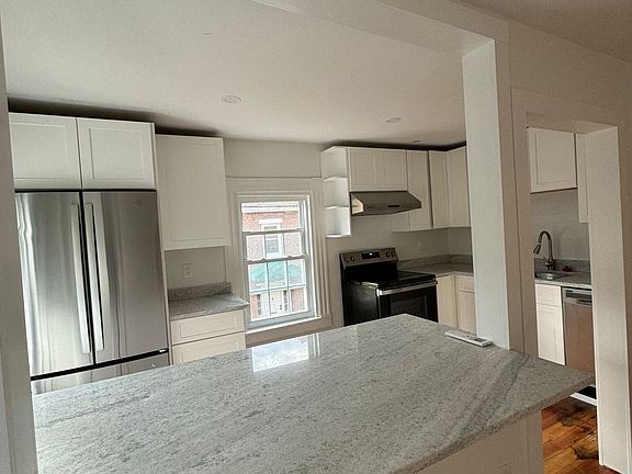 5th image of 10-12 Lincoln St #10C