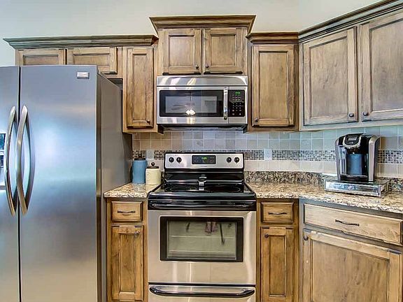 3rd image of 315 Pearl Dr