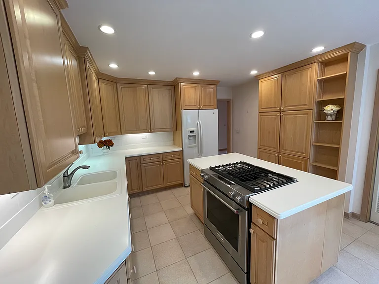 1119 Deerfield Rd — Photo 8