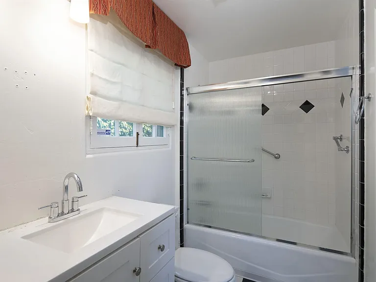 409 Dunemere Dr — Photo 13