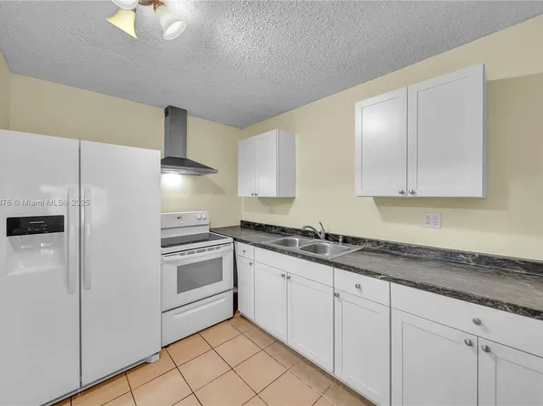 6190 W 19th Ave APT 107, Hialeah, FL 33012