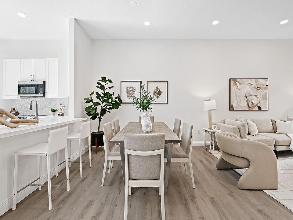 1st image of 506 SE 7th Street #305