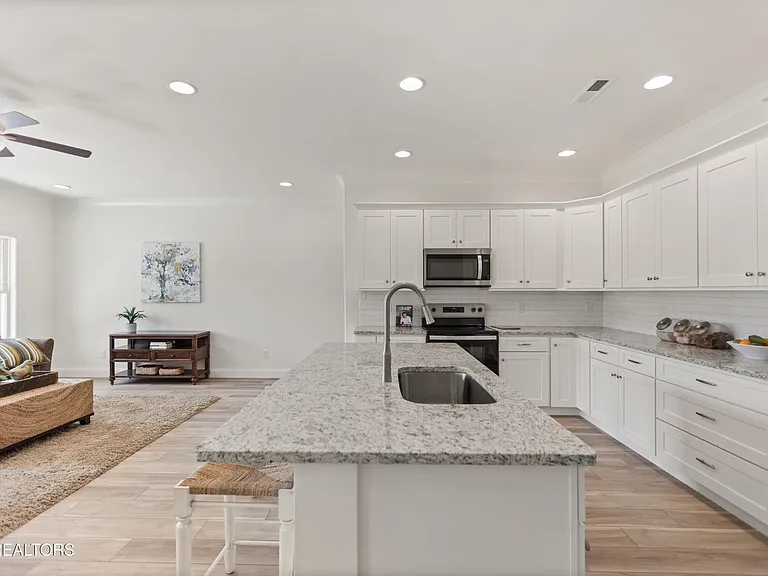 1402 Summer Meadow Dr — Photo 7