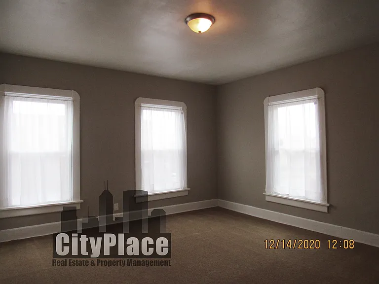 2318 N Capitol Ave — Photo 15