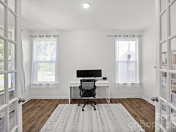 5th image of 1036 Moonlight Mist Rd