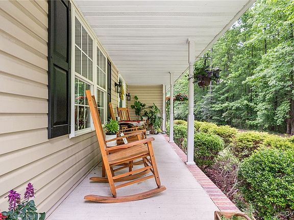 2nd image of 160 Woodland Trl