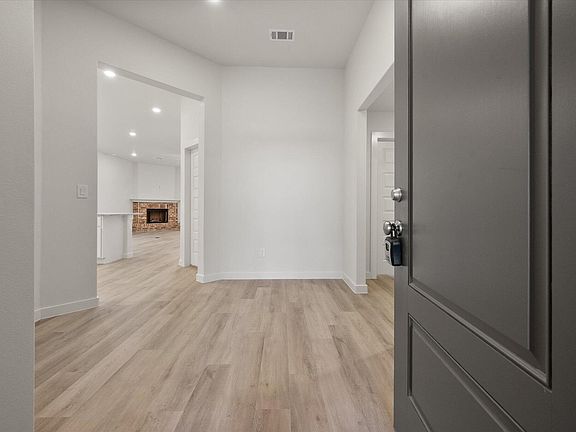 2nd image of 2905 Harvest Ave