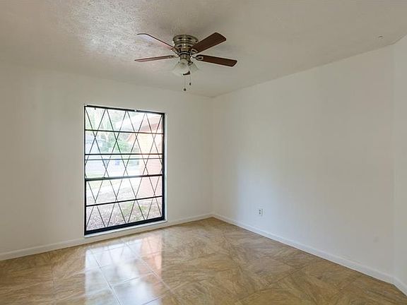 3rd image of 1017 Hollyberry Ct