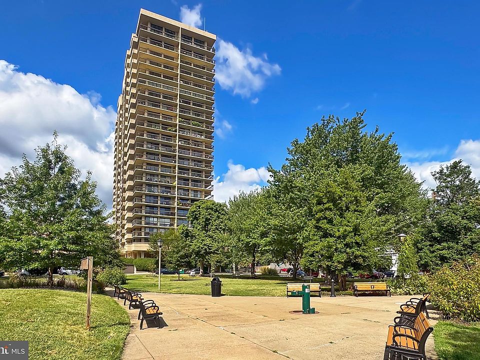 2nd image of 400 Madison St APT 1704