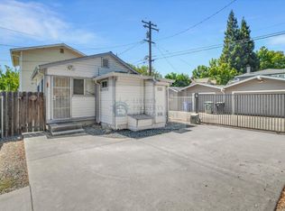 215 Elmwood Ave #1/2, Modesto, CA 95354