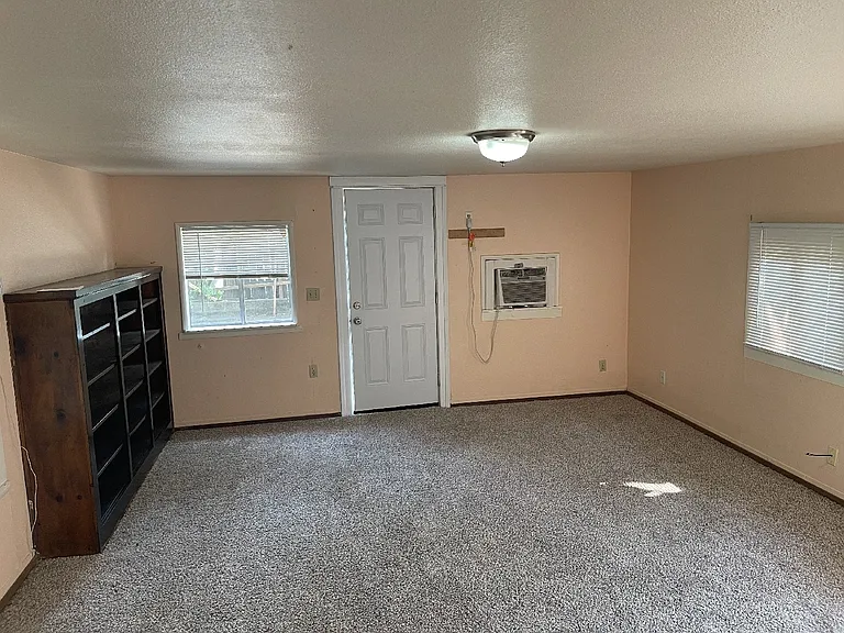 1092 Humboldt Ave — Photo 4