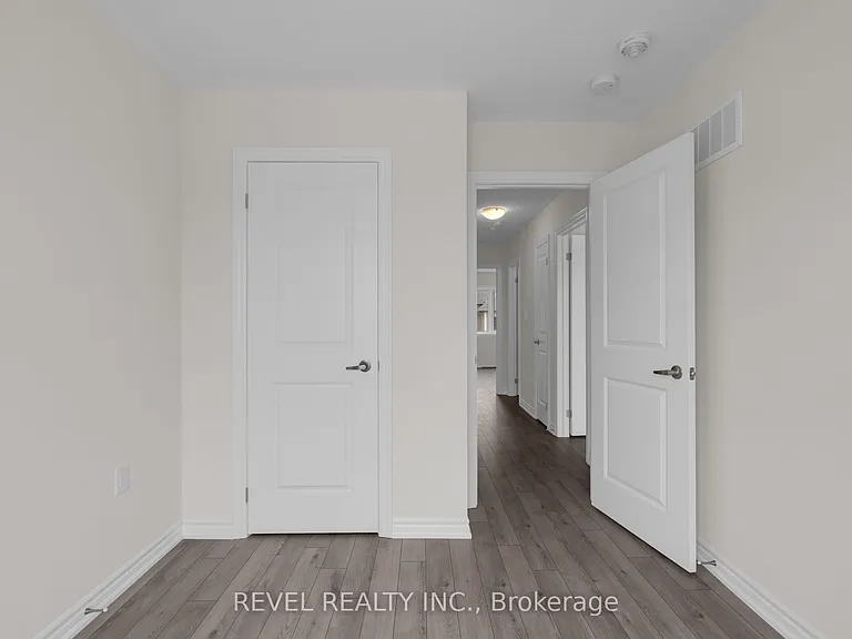 4 Rochester Dr — Photo 16