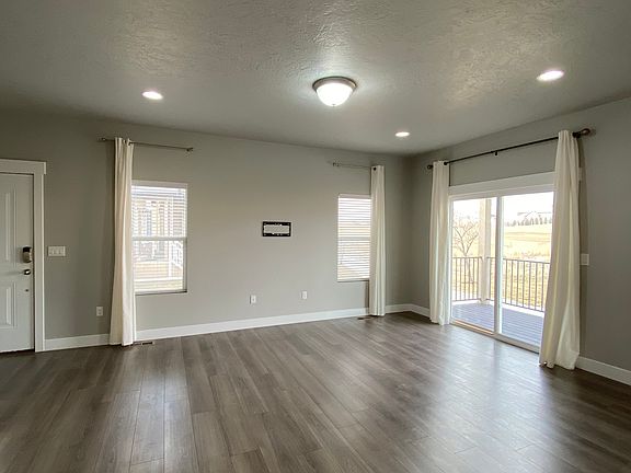 3rd image of 3809 E Cunninghill Dr