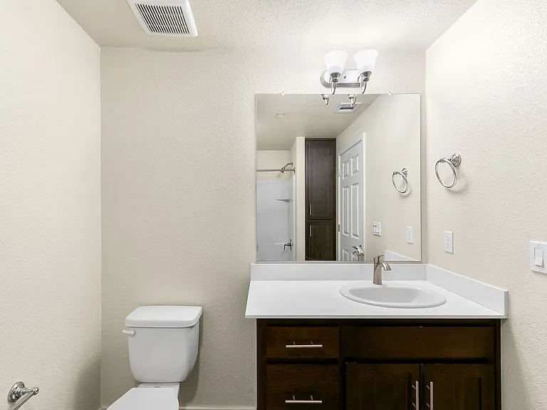 Luxe Ripon Apartments — Photo 29