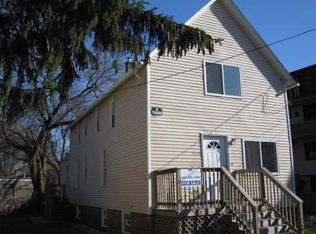 559 Oak St, Waukegan, IL 60085