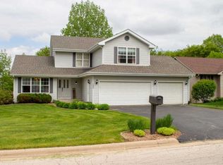 7997 Nesting Eagles Rd, Machesney Park, IL 61115