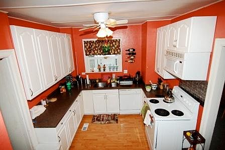 4th image of 619 N Oakes St