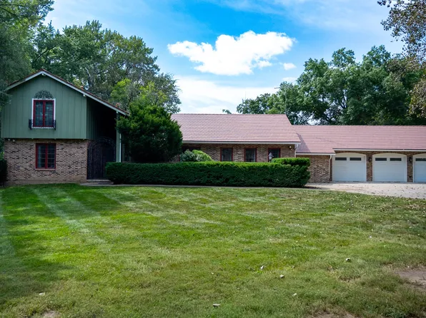 1010 32nd St, West Des Moines, IA 50266
