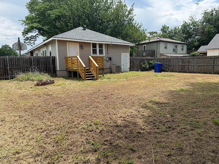 418 N Crawford Ave — Photo 9