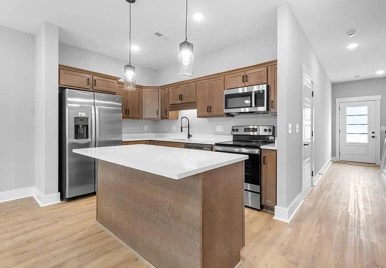 302 Jonathan Wade Cir — Photo 3