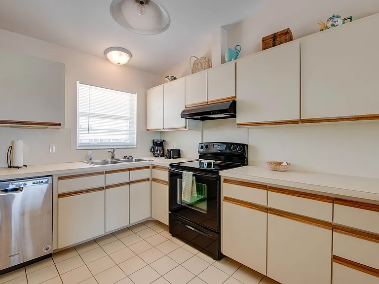 536 Caribbean Dr E — Photo 5