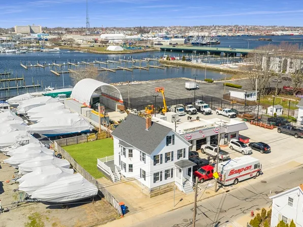 84 Middle St, Fairhaven, MA 02719