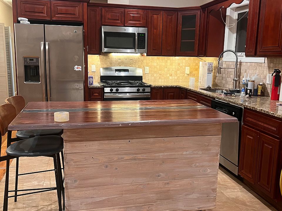 1st image of 260 Boyd Ave Floor 2