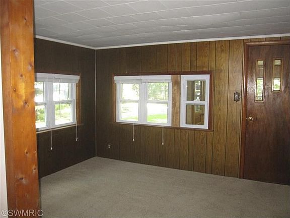 4th image of 2440 Park Dr