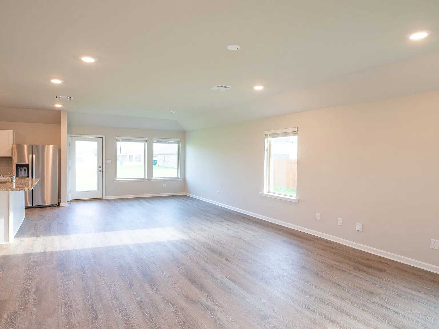 5388 Greenridge Ln — Photo 2