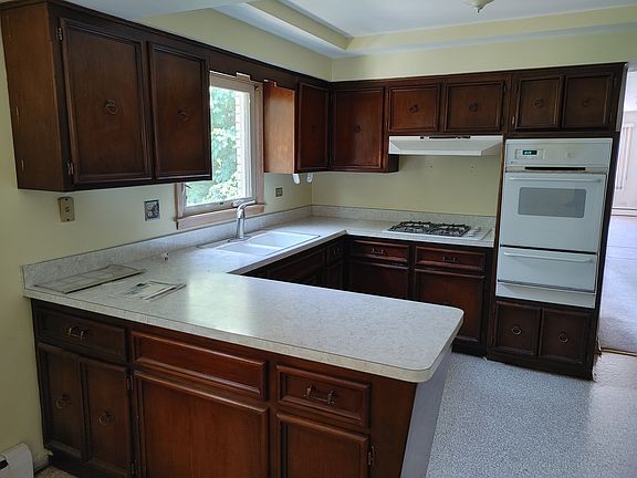 2nd image of 5860 N Merrimac Ave