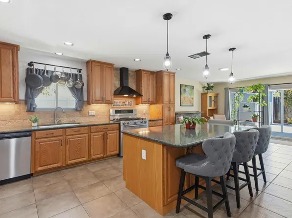 1120 Oxford Ct, Dixon, CA 95620
