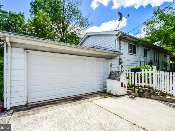 30 Walter Griffiths Ave, Pottsville, PA 17901