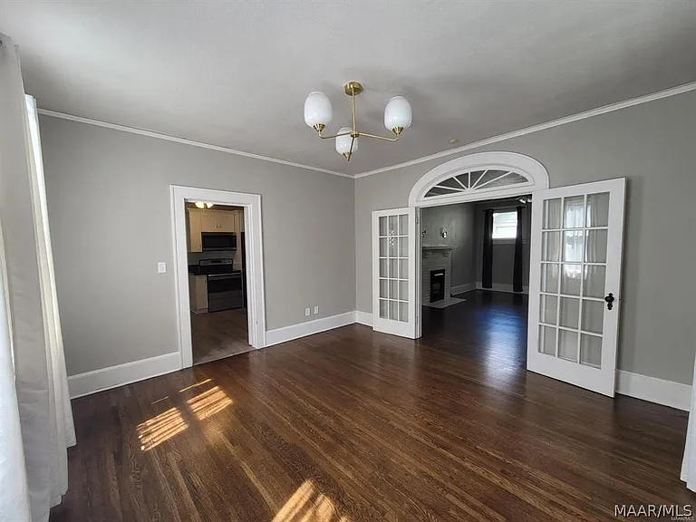 2243 Winona Ave — Photo 8