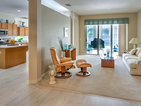4th image of 5990 Newbury Cir