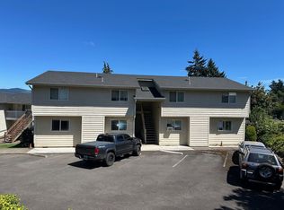 102-108 Crestview Ter #104, Cottage Grove, OR 97424