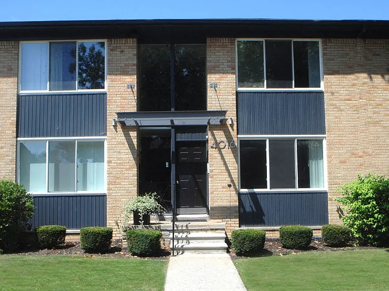 Met 13 flat with upgrades inside and out