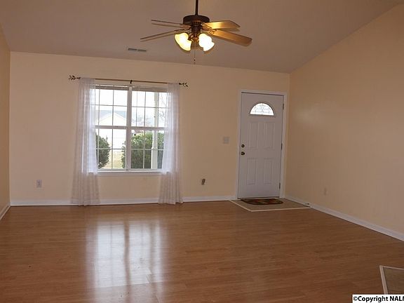 5th image of 104 Greenlea Ln