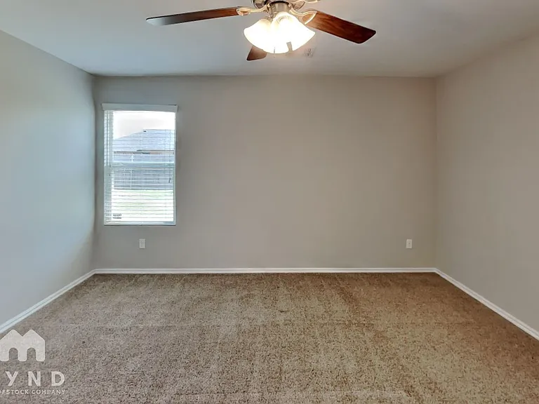 1724 Lanesboro Dr — Photo 8