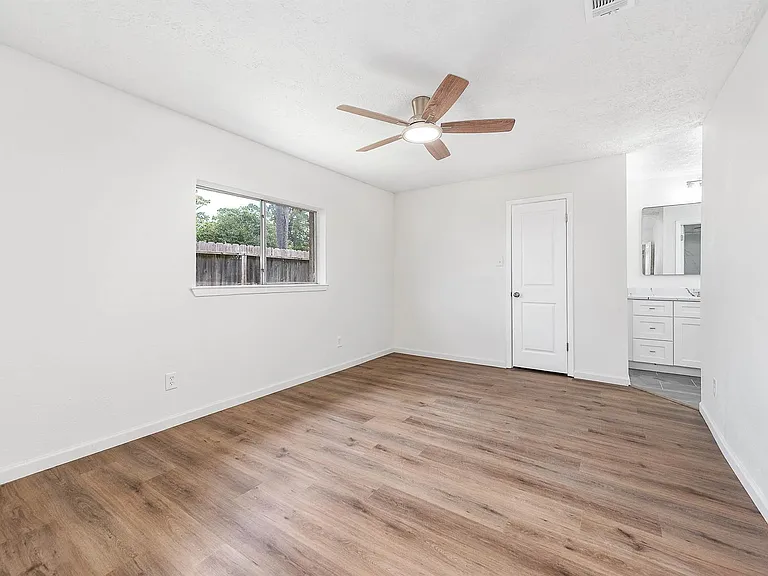 6526 Lynngate Dr — Photo 13