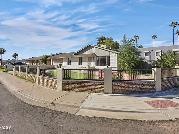 3rd image of 2002 W BLUEFIELD Avenue