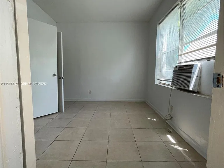 1060 NW 47th St #4 — Photo 10
