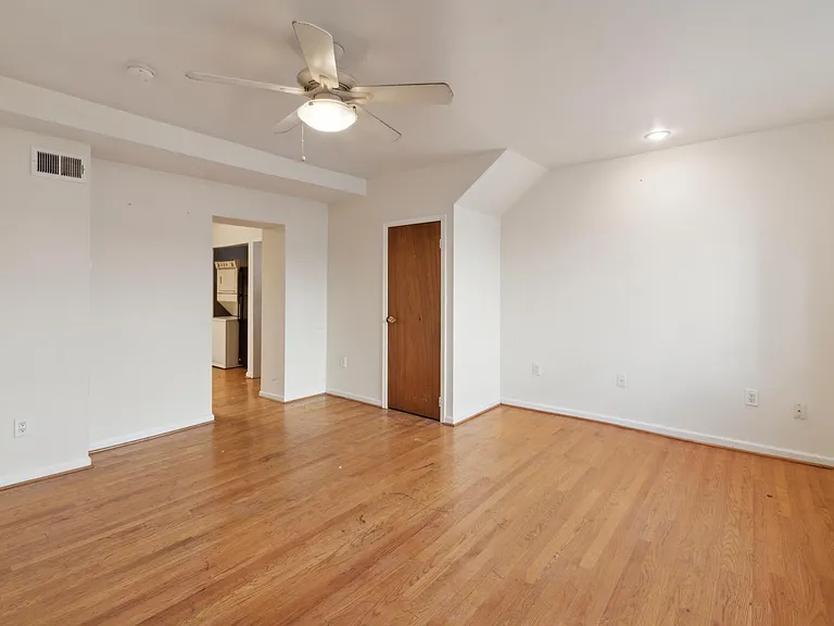 147 Conarroe St — Photo 4