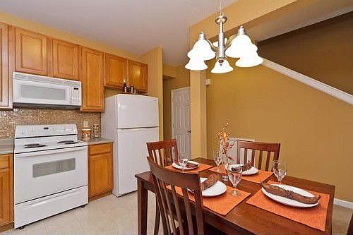 4th image of 4877 Heritage Heights Cir