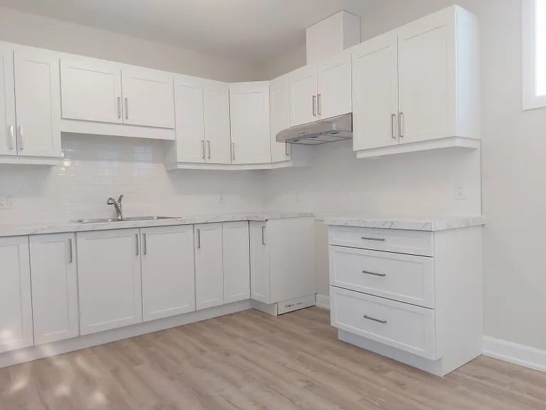 313 Moonlight Dr — Photo 3