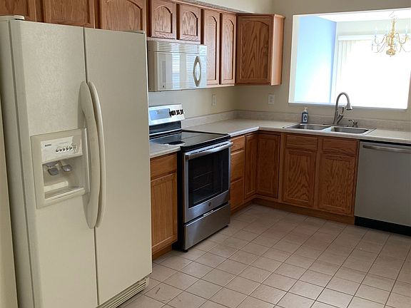 4th image of 135 Wellington Dr