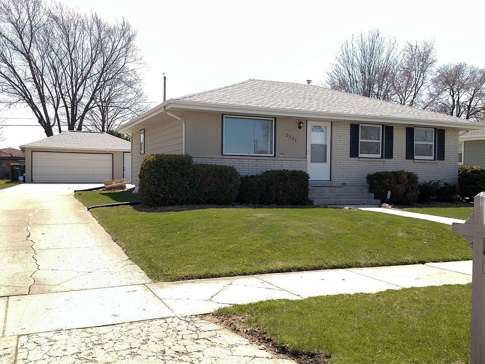 1st image of 2331 W Lindenwood Ave