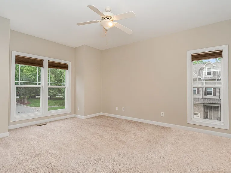 114 Primrose Ln — Photo 14